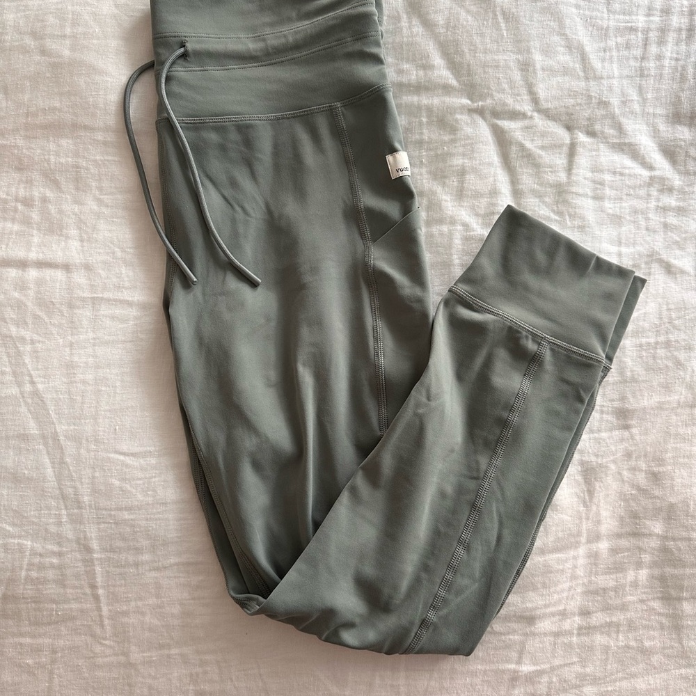 Vuori Daily Legging with pocket